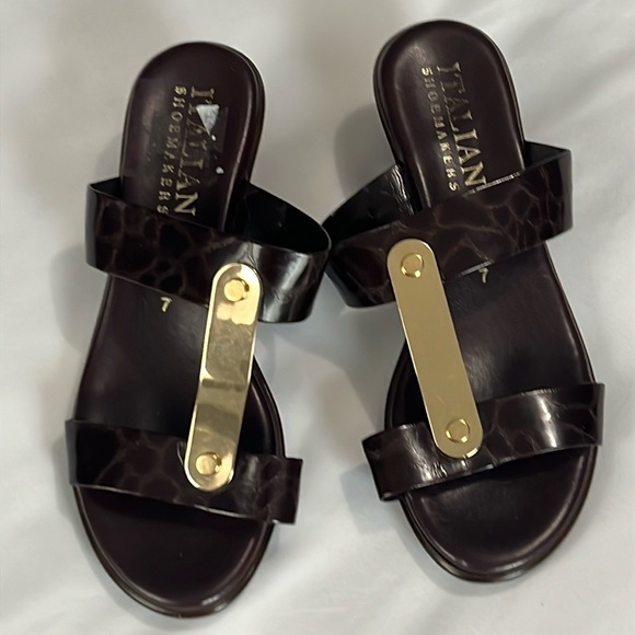 Italian Shoemakers Brown Croc Embossed Sandals w/ Gold Hardware - Picture 1 of 6